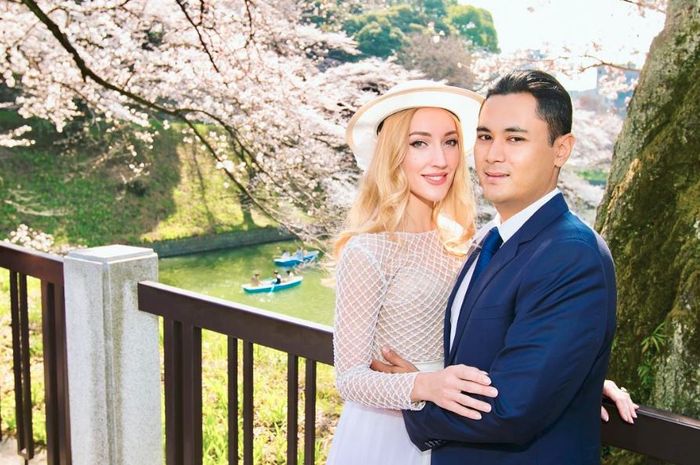 Panji Trihatmodjo dan istrinya, Varsha Strauss