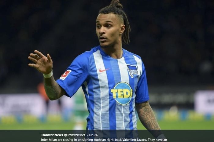 Pemain sayap Inter Milan, Valentino Lazaro, saat masih membela Hertha Berlin.