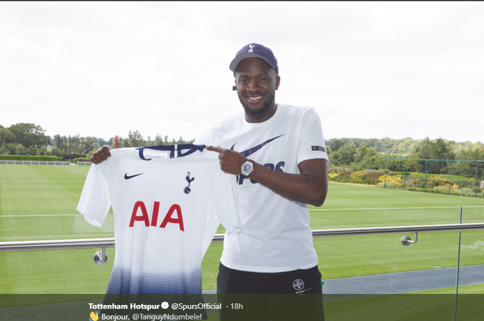 Tanguy Ndombele, resmi bergabung ke Tottenham Hotspur.