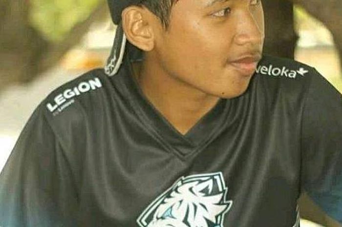 Thoriq Rizki Maulidan, the lost climber on the pyramid mountain.