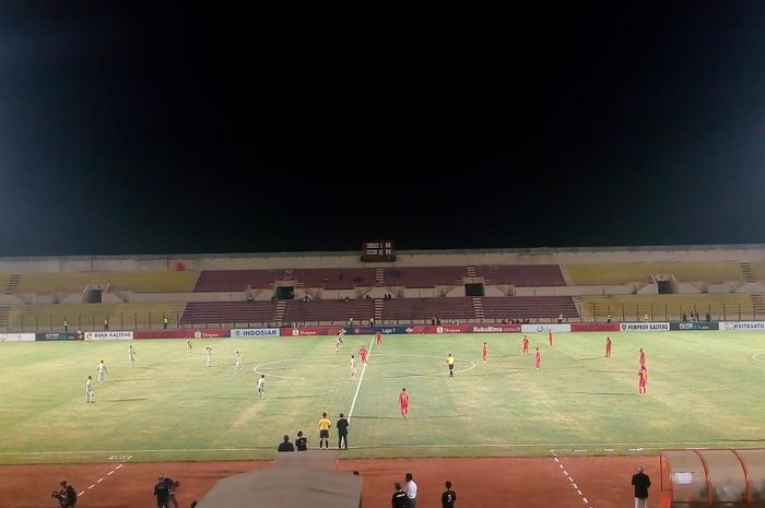 Suasana pertandingan Kalteng Putra melawan Borneo FC di Stadion Sultan Agung, Bantul, pada pekan keenam Liga 1 2019, Rabu (3/7/2019).