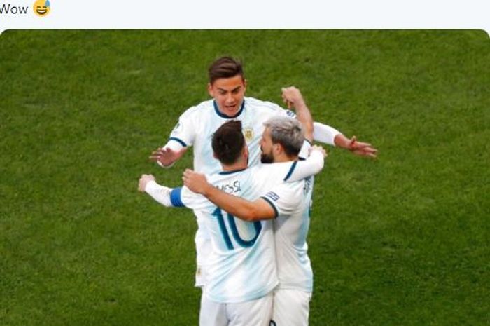 Striker timnas Argentina, Sergio Aguero (kanan), merayakan golnya bersama Lionel Messi dan Paulo Dybala dalam laga perebutan peringkat ketiga Copa America 2019 melawan timnas Cile di Stadion Arena Corinthians, Sabtu (6/7/2019).