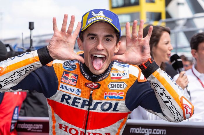 Selebrasi Marc Marquez (Repsol Honda) usai memastikan kemenangan kesepuluh yang diraihnya pada GP Jerman, Minggu (7/7/2019)