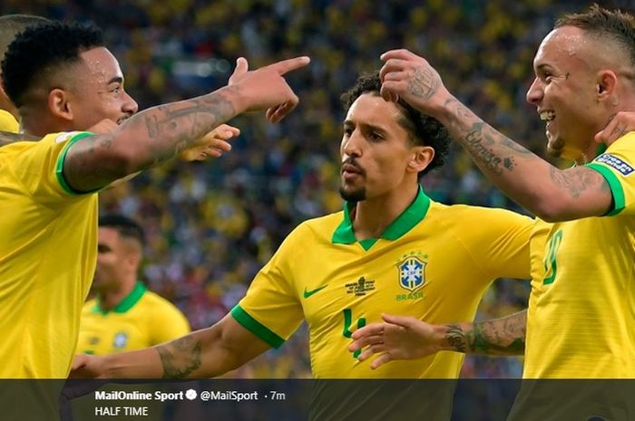 Para pemain Brasil merayakan gol yang dicetak oleh Gabriel Jesus ke gawang Peru yang membuat keunggulan sementara 2-1 bagi Brasil di final Copa America 2019