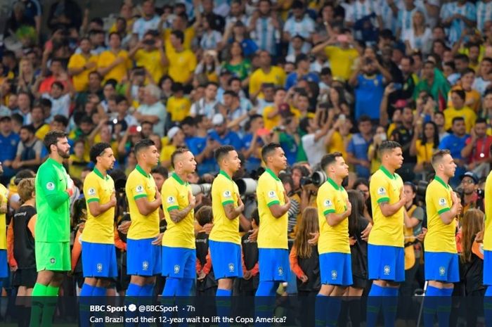 Timnas Brasil saat menyanyikan lagu kebangsaan sebelum dimulainya pertandingan Copa America 2019.