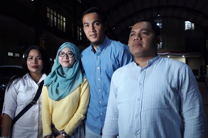 Okie Agustina dan Gunawan Dwi Cahyo dengan didampingi kuasa hukum Gus Bejo di Polres Jakarta Pusat.