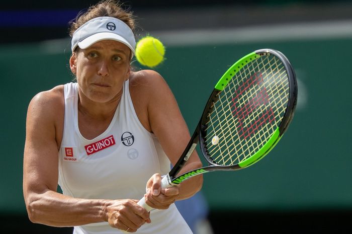 Petenis putri Republik Ceska,  Barbora Strycov, pada babak perempat final Wimbledon 2019.
