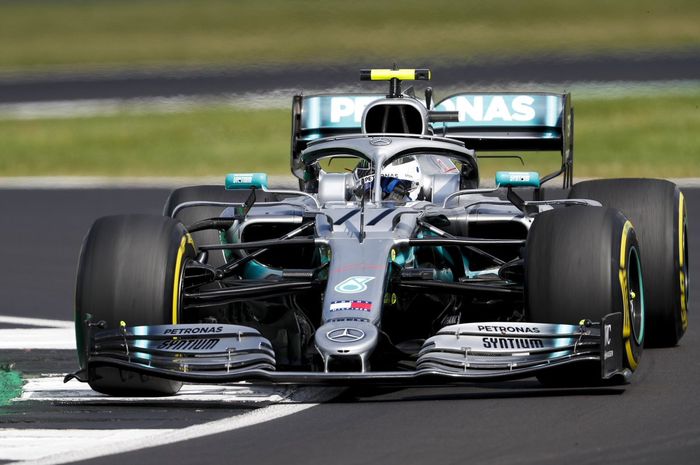 Aksi Valtteri Bottas (Mercedes) kala tampil dalam sesi kualifikasi F1 GP Inggris 2019 di Sirkuit Silverstone, Sabtu (13/7/2019)