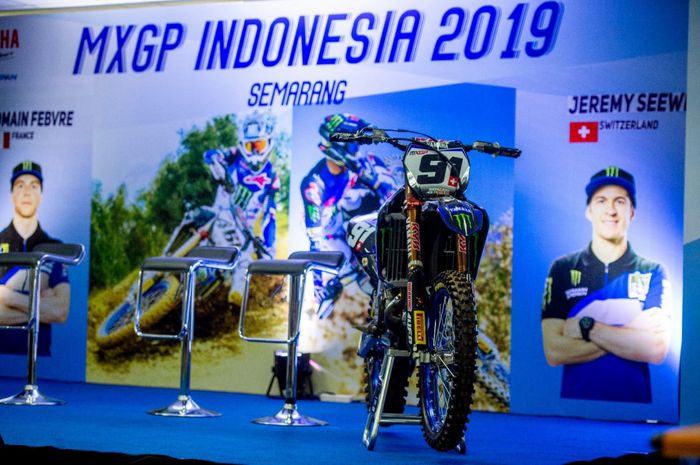 Motor MXGP milik pembalap Monster Energy Yamaha Factory Racing, Jeremy Seewer, saat Konferensi Pers jelang MXGP of Asia Semarang 2019 di Yamaha Flagship Shop, Jumat (12/7/2019).