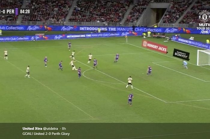 Gelandang Manchester United, James Garner, mencetak gol ke gawang Perth Glory dalam laga pramusim di Stadion Optus, Perth, Australia, 13 Juli 2019.