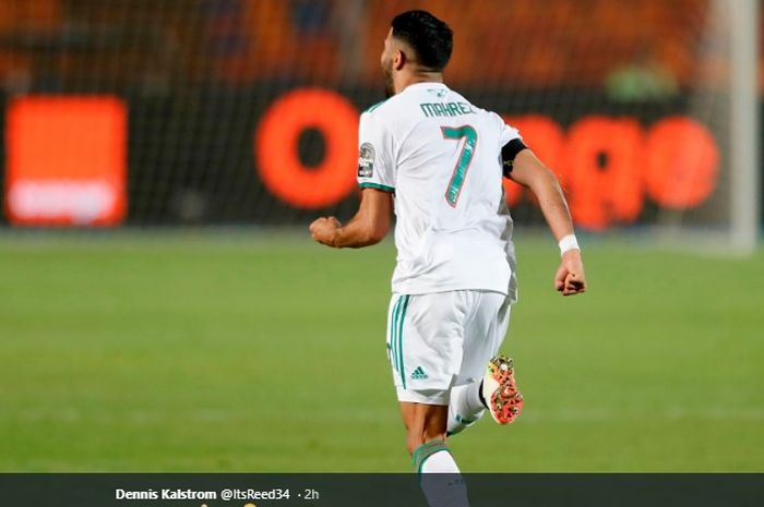 Selebrasi Riyad Mahrez setelah mencetak gol kemenangan timnas Aljazair atas Nigeria pada babak semifinal Piala Afrika 2019 di Stadion Internasional Kairo, 14 Juli 2019.