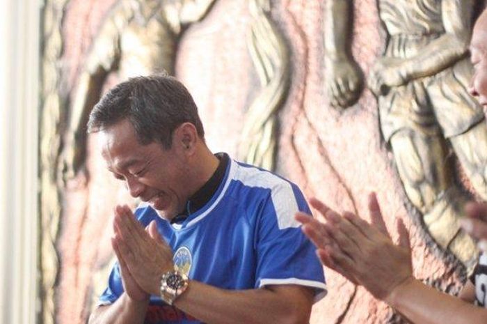 Aji Santoso saat diperkenalkan sebagai pelatih anyar PSIM Yogyakarta di Monumen PSSI, Yogyakarta, Senin (15/7/2019)