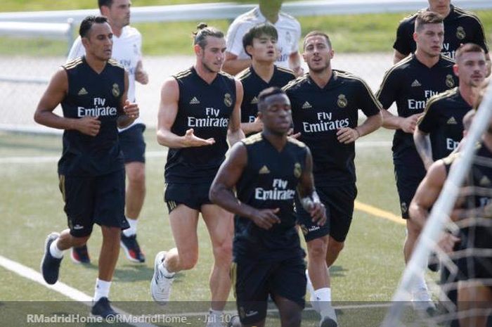 Gareth Bale dan Eden Hazard (tengah kedua dan ketiga), berlatih dalam agenda pramusim Real Madrid.