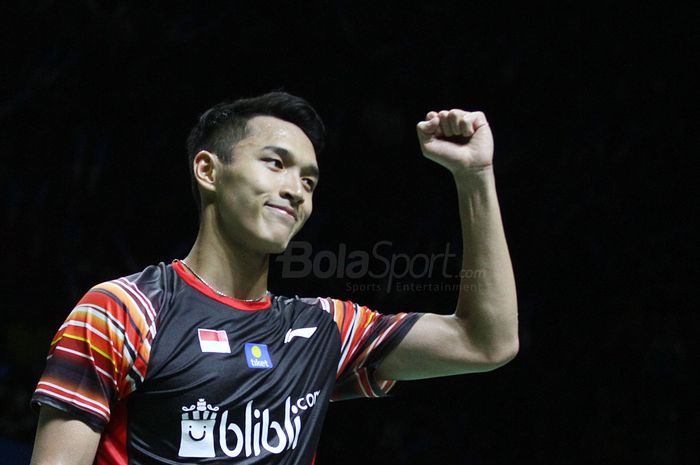 Pebulutangkis tunggal putra Indonesia Jonatan Christie saat melawan pebulutangkis ganda putra asal Denmark, Hans-Kristian Solberg Vittinghus dalam turnamen bulutangkis Indonesia Open 2019 di Senayan, Jakarta, Kamis (18/7/2019) Jonatan Christie berhasil maju kebabak selanjutnya setelah menang 22-20 2