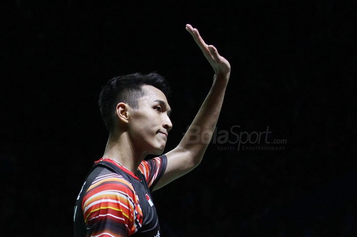 Pebulutangkis tunggal putra Indonesia Jonatan Christie saat melawan pebulutangkis ganda putra asal Denmark, Hans-Kristian Solberg Vittinghus dalam turnamen bulutangkis Indonesia Open 2019 di Senayan, Jakarta, Kamis (18/7/2019) Jonatan Christie berhasil maju kebabak selanjutnya setelah menang 22-20 2