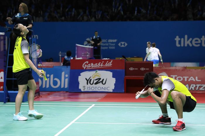 Ekspresi pasangan ganda campuran Indonesia, Tontowi Ahmad/Liliyana Natsir, pada pertandingan perempat final Indonesia Open 2019 di Istora Senayan, Jakarta, Jumat (19/7/2019).