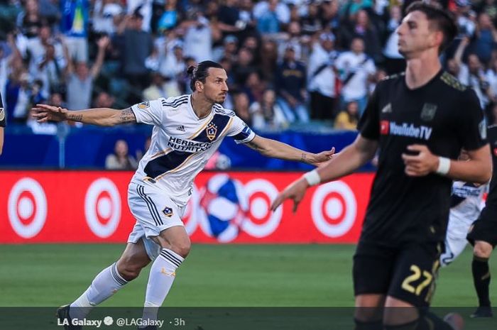 Penyerang LA Galaxy, Zlatan Ibrahimovic, beraksi dalam laga MLS melawan Los Angeles FC di Dignity Health Sports Park, California, 19 Juli 2019.