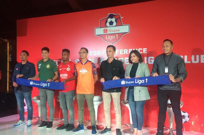 Lima klub Liga 1 2019, Arema FC, Bhayangkara FC, Madura United, Persela Lamongan, dan Semen Padang, menjual merchandise resmi mereka di Shopee