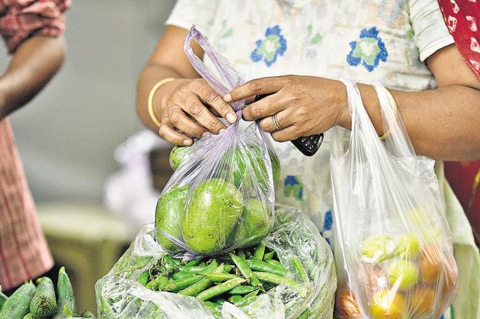 Jangan Disepelekan, Menyimpan Sayuran dalam Kantong Plastik Ternyata Berbahaya Bagi Kesehatan!