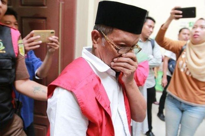 Terdakwa pencabulan mahasiswi UIN Raden Intan, Syaiful Hamali ketika di persidangan kasusnya.