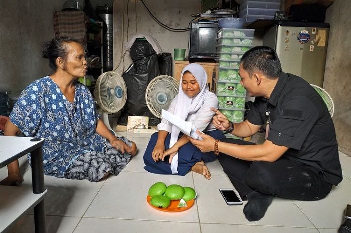 Jokowi Bantu Siswi SMP