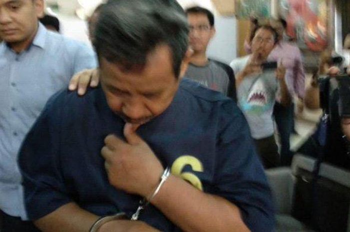 Sungguh Keji, Guru Madrasah Cabuli Murid di Saksikan Murid Lainnya.