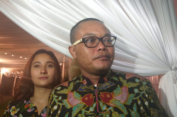 Sule bersama Naomi Zaskia di acara resepsi pernikahan Siti Badriah, Sabtu (27/7/2019).