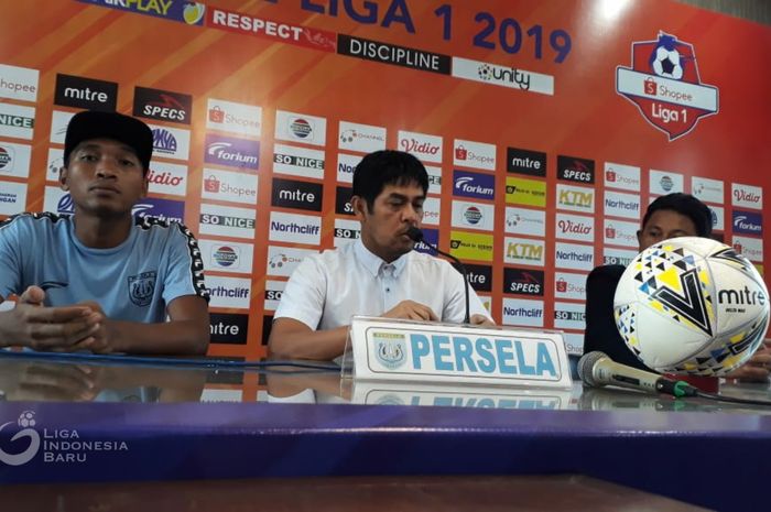 Pelatih Persela Lamongan, Nil Maizar, memberikan keterangan jelang laga kontra Borneo FC pada pekan ke-11 Liga 1 2019.