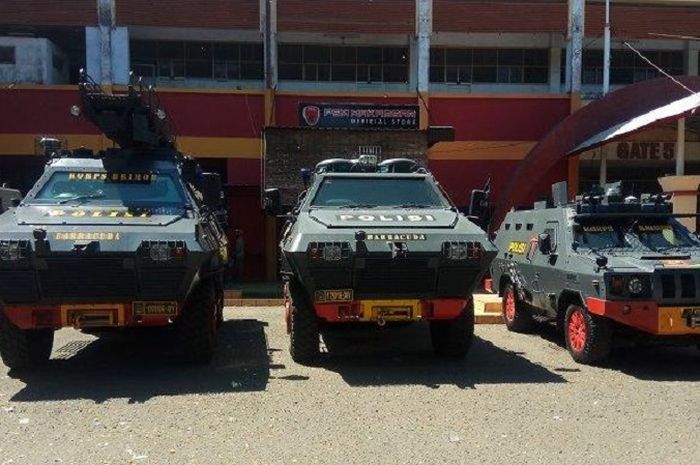 Kendaraan taktis (Rantis) bersiaga di depan Stadion Andi Mattalatta, menjelang laga final leg kedua Piala Indonesia 2018 beberapa waktu lalu.