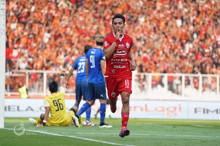 Winger Persija Jakarta, Novri Setiawan, merayakan gol yang dicetaknya ke gawang Arema FC pada pekan ke-12 Liga 1 2019.