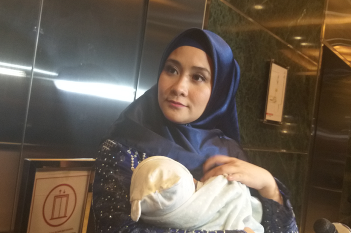 Foto Bareng Sandra Dewi dan Titi Kamal Saat Masih Sama-sama Hamil 8