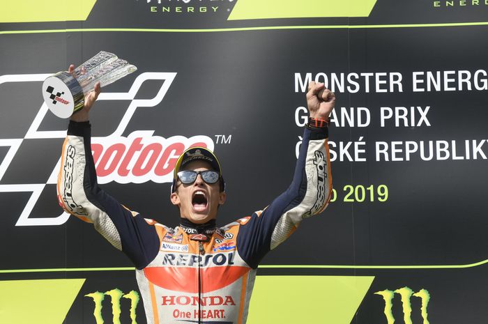 Pembalap Repsol Honda, Marc Marquez, bereaksi setelah memastikan diri sebagai juara MotoGP Republik Ceska di Sirkuit Brno, Minggu (4/8/2019).