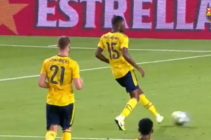 Umpan Ainsley Maitland-Niles Berujung gol bunuh diri