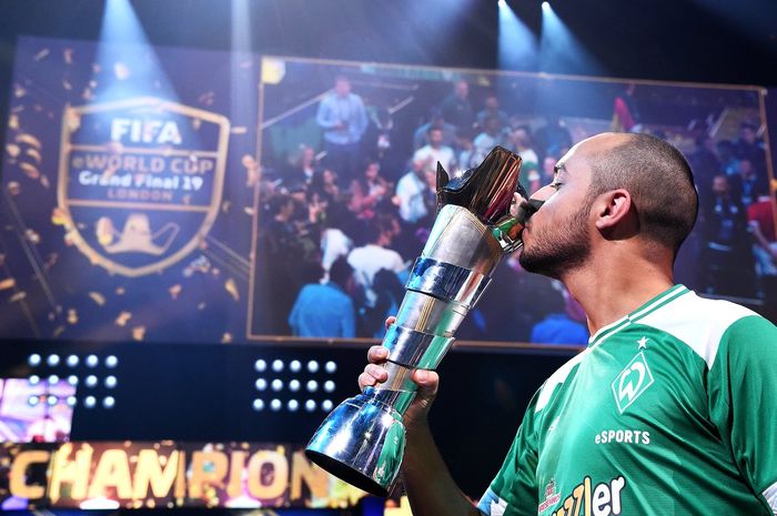 Mohammed MoAuba Harkous officially becomes the 2022 FIFA eWorld Cup world champion