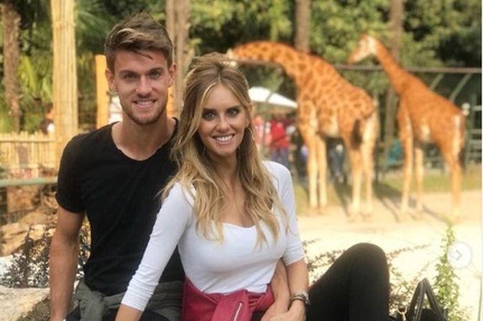 Danielle Rugani bersama kekasihnya yang merupakan jurnalis dan pembawa berita TV di Italia, Michela Persico.