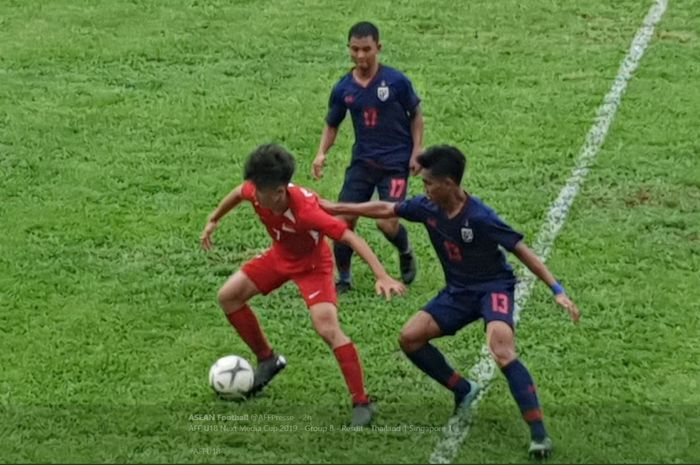 Duel Thailand vs Singapura pada fase grup Piala AFF U-18 2019 di Than Long Stadium, Ho Chi Minh City, 7 Agustus 2019.