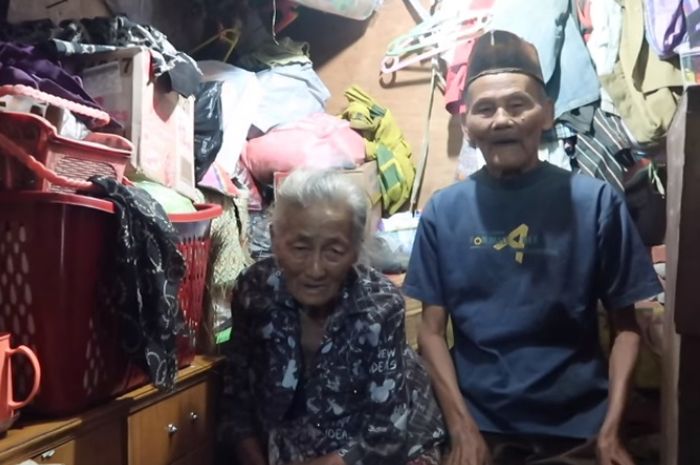 Tinggal di Ruang Sempit Berukuran 2 x 2,5 Meter, Sejoli Renta di Surabaya Ini Bertahan Hidup dengan Jualan Rujak Cingur