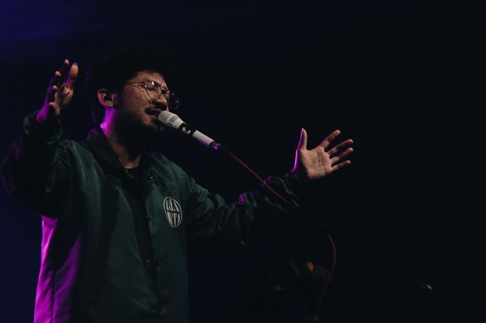 Lirik dan Chord 'Rehat' yang Dinyanyikan Penuh Makna oleh ...