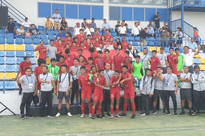 timnas U-15 Indonesia merayakan gelar peringkat ketiga di Piala AFF U-15 2019 yang berlangsung di Stadion IPE, Chonburi, Jumat (9/8/2019).