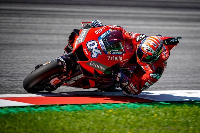 Pembalap Mission Winnow Ducati, Andrea Dovizioso saat turun pada sesi latihan bebas MotoGP Austria 2019, Jumat (9/8/2019)