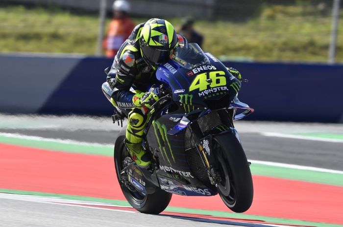 Aksi pembalap Monster Energy Yamaha, Valentino Rossi pada sesi latihan bebas 2 MotoGP Austria 2019, Jumat (9/8/2019)