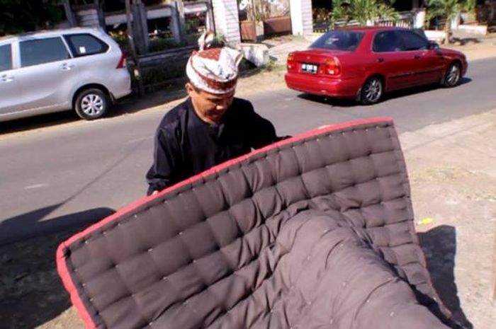 Ada Tradisi Menjemur Kasur Hingga Manten Sapi, Ini Tradisi Iduladha