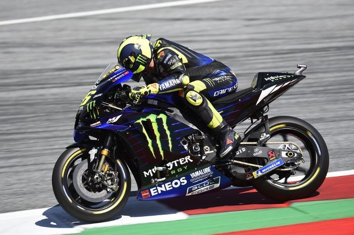 Aksi pembalap Monster Energy Yamaha, Valentino Rossi pada hari pertama MotoGP Austria 2019, Jumat (9/8/2019)