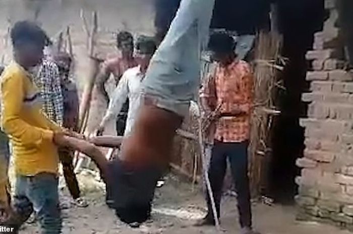 Seorang pria digantung secara sadis di India
