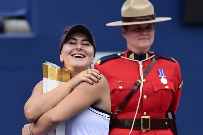 Ekspresi petenis Kanada, Bianca Andreescu, seusai menjuarai turnamen Rogers Cup 2019 Minggu (11/8/2019)