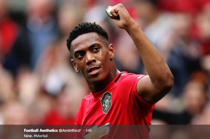 Penyerang Manchester United, Anthony Martial, ketika sukses melesakkan satu gol ke gawang Chelsea pada pertandingan perdana Liga Inggris 2019-2020, Minggu (11/8/2019).