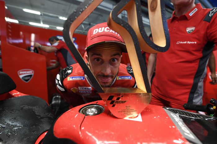 Pembalap Mission Winnow Ducati, Andrea Dovizioso berpose seusai memenangi MotoGP Austria Minggu (11/6/2019)