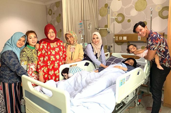 Foto Sedang Di Rawat Di Rumah Sakit - Renunganku