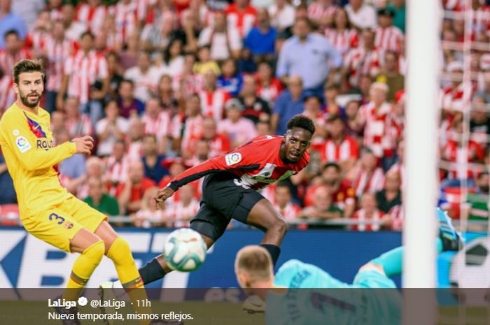 Pemain Athletic Bilbao, Inaki Williams, sempat melakukan aksi yang mengancam gawang Barcelona pada pertandingan pekan perdana Liga Spanyol 2019-2020, Sabtu (16/8/2019).