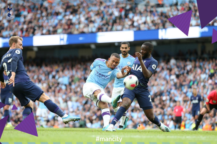 Striker Manchester City, Gabriel Jesus, berusaha mencari peluang pada pengujung laga ketika melawan Tottenham Hotspur pada laga pekan kedua Liga Inggris, Sabtu (17/8/2019) di Stadion Etihad, Manchester.